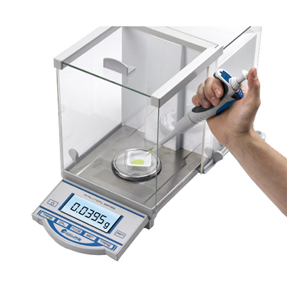 Accuris™ Analytical Balance with Quick-Cal™ Diagnocine